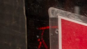 Anuncio de “se busca ayuda” frente a un restaurante en Nueva York.