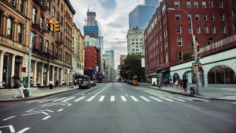 Migrante asesinado a puñaladas afuera de un refugio en Nueva York