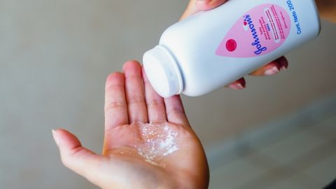 Johnson & Johnson: siguen los litigios de su polvo de talco relacionado con cáncer de ovarios