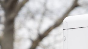 Estación de carga automática Tesla, cargando varios modelos Tesla.