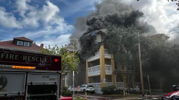 Hispano acusado de asesinato por tiroteo e incendio en edificio de Miami