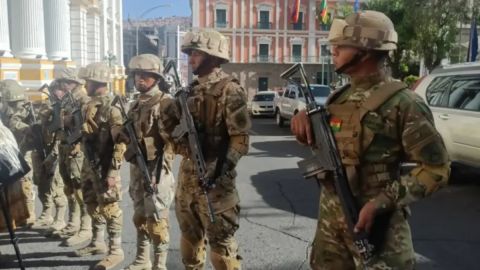 Soldados tomaron la Plaza Murillo en La Paz.