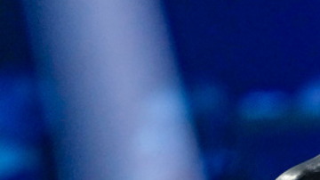 Pepe Aguilar y Ángela Aguilar se abrazan durante la gala de la Persona del Año de la Academia Latina de la Grabación en honor a Laura Pausini en Sevilla, España. Wednesday, Nov. 15, 2023.