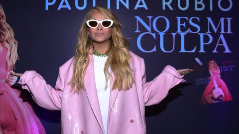 Paulina Rubio pierde la compostura y regaña a su baterista durante concierto