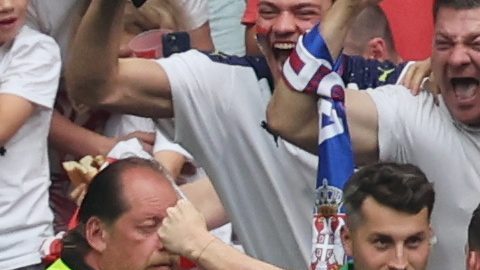 Munich (Germany), 20/06/2024.- Serbia players celebrate as they scored the last-second 1-1 equaliser during the UEFA EURO 2024 Group C soccer match between Slovenia and Serbia, in Munich, Germany, 20 June 2024. (Alemania, Eslovenia) EFE/EPA/MOHAMED MESSARA