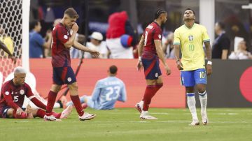 Inglewood (United States), 25/06/2024.- Brazil forward Rodrygo (R) reacts to just missing a shot on goal during the first half of the CONMEBOL Copa America 2024 group D soccer match between Brazil and Costa Rica, in Inglewood, California, USA, 24 June 2024. (Brasil) EFE/EPA/CAROLINE BREHMAN
