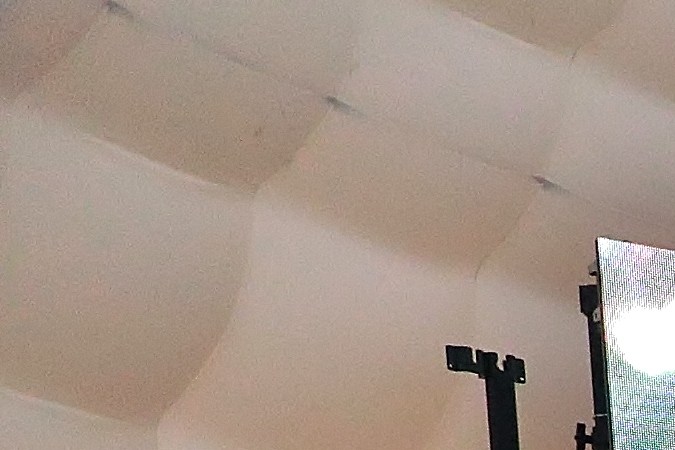 Fanáticos, miembros de la prensa, exjugadores de fútbol argentinos y los hijos de Diego Armando Maradona se reúnen para ver un cortometraje acerca del legado del futbolista en el deporte.