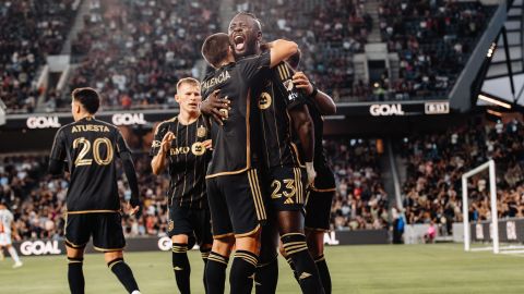 Kei Kamara celebra el gol que lo pone como el segundo máximo anotador histórico de la MLS.