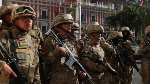 Militares en el centro de La Paz este miércoles.