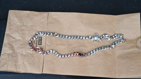 "Realmente esquivó una bala": Un collar salvó la vida de un hombre en Colorado