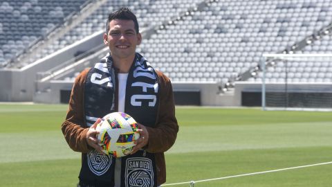 Chucky Lozano en la cancha del Snapdragon Stadium de San Diego, que será su nueva casa.