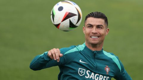 Cristiano Ronaldo participando en una sesión de entrenamiento de la Selección de Portugal de cara a la Eurocopa 2024.