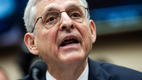 El fiscal general Merrick Garland defendió su gestión del Departamento de Justicia ante los republicanos.