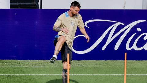 Kennesaw (United States), 19/06/2024.- Argentina's Lionel Messi participates in training with his team ahead of the CONMEBOL Copa America 2024 opening soccer match in Kennesaw, Georgia, USA, 19 June 2024. Argentina will play Canada 20 June 2024 at Mercedes Benz Stadium in Atlanta, Georgia. EFE/EPA/ERIK S. LESSER