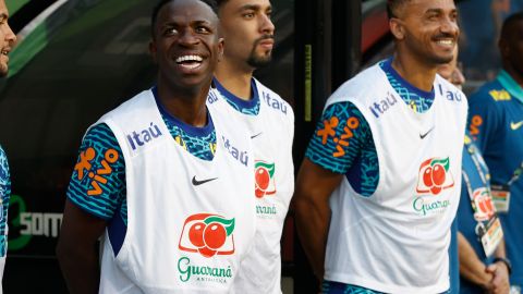 Vinícius Júnior comenzó el encuentro amistoso de este sábado por la noche en el banco de suplentes de la Canarinha.