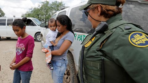 Los niños son de los grupos de inmigrantes que no serán afectados por nueva regla de asilo.