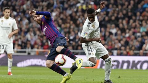 Messi y Vinícius durante uno de los duelos que vivieron en Europa con sus clubes.