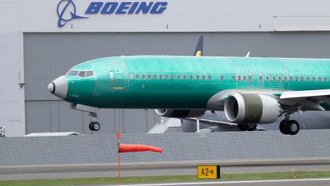 Familias de las víctimas mortales del accidente de Boeing piden $24,000 millones de dólares