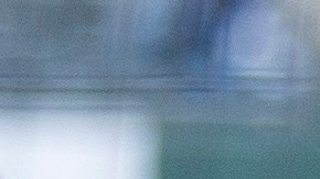 El legendario Willie Mays saluda al público al ser honrado en su cumpleaños 90 el 7 de mayo de 2021 en el estadio de los Giants de San Francisco.