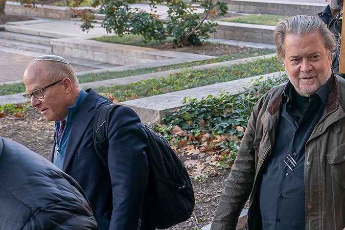 Steve Bannon, exasesor de Trump, se declara "preso político" un día antes de tener que ingresar en prisión