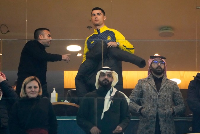 Después de la reciente derrota del Al Nassr ante el Al Hilal en la final de la Kings Cup se confirmó que Cristiano Ronaldo seguirá con el equipo para la próxima temporada.