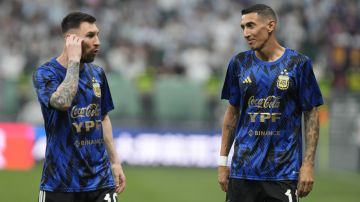 Argentina's Angel Di Maria, right, talks with team mate Lionel Messi before their friendly soccer match against Australia at the Worker's Stadium in Beijing, China, Thursday, June 15, 2023. (AP Photo/Andy Wong)