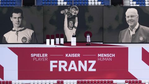 Imagen de uno de los homenajes que se le han rendido a Franz Beckenbauer desde su fallecimiento.