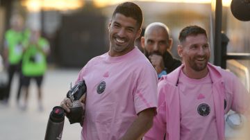 Inter Miami forwards Luis Suarez, left, and Lionel Messi, right, arrive for a friendly soccer match against Newell's Old Boys, Thursday, Feb. 15, 2024, in Fort Lauderdale, Fla. (AP Photo/Rebecca Blackwell)