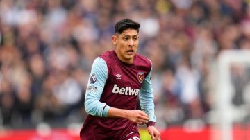 West Ham's Edson Alvarez runs for the ball during the English Premier League soccer match between West Ham and Aston Villa, at the London stadium in London, Sunday, March 17, 2024. (AP Photo/Kirsty Wigglesworth)