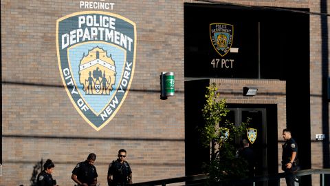 Migrante disparó a dos policías de Nueva York durante una persecución a pie en Queens