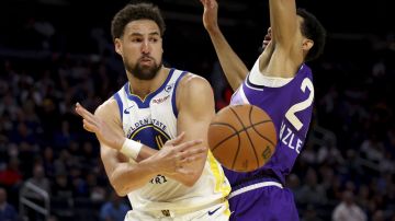 Golden State Warriors guard Klay Thompson (11) passes against Utah Jazz Darius Bazley (21) during the first half of an NBA basketball game in San Francisco, Sunday, April 14, 2024. (AP Photo/Jed Jacobsohn)