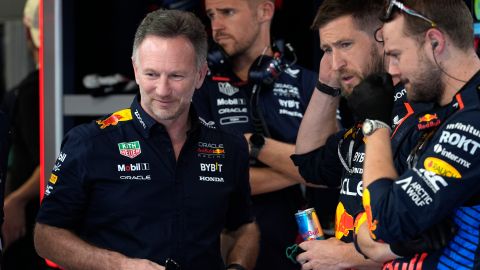 Christian Horner, director de Red Bull, junto a parte del equipo de la escudería austríaca durante el pasado Gran Premio de Miami de la F1.