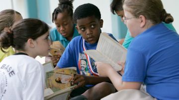 Louisiana promueve ley que exige a escuelas públicas muestren los Diez Mandamientos; organizaciones anuncian demanda