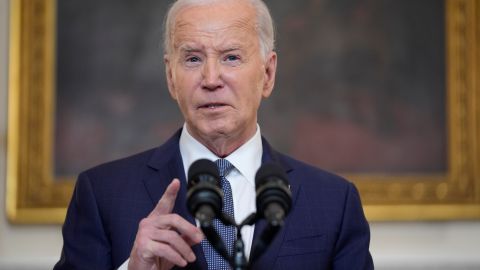 Hay preocupación entre demócratas ante la baja aceptación del presidente Biden.