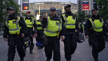 Un impresionante operativo de seguridad detuvo a 53 personas e impidió que varios más ingresaran de forma ilegal al estadio.