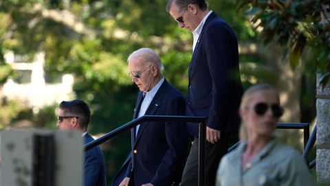 El presidente Joe Biden y su hijo Hunter Biden.