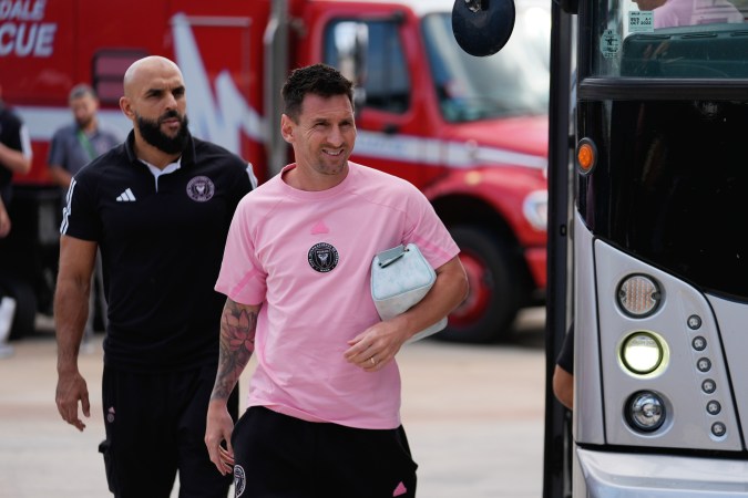 Lionel Messi se reportó a la concentración de Argentina el lunes después de haber disputado el fin de semana su compromiso de la MLS con el Inter Miami.