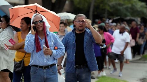 Habitantes del norte de México desafían ola de calor extremo para ejercer derecho al voto