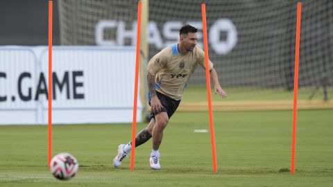 Forward Lionel Messi participates in a drill as Argentina's soccer team trains ahead of the Copa America tournament, Wednesday, June 5, 2024, in Fort Lauderdale, Fla. The 16-nation tournament will be played in 14 U.S. cities starting with Argentina's opener in Atlanta on June 20. (AP Photo/Rebecca Blackwell)