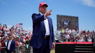 Trump apuesta en Las Vegas por el voto latino e insiste que situación en la frontera sur es "insostenible"