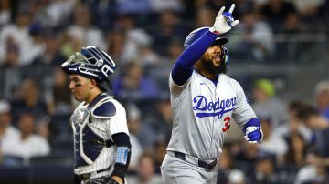 Los Angeles Dodgers' Teoscar Hernández reacts after hitting a home run against the New York Yankees during the sixth inning of a baseball game, Sunday, June 9, 2024, in New York. (AP Photo/Noah K. Murray)