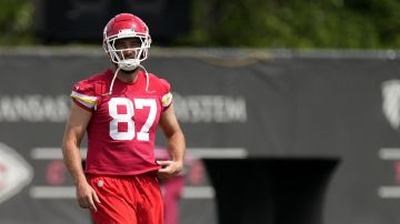 Kansas City Chiefs tight end Travis Kelce watches a drill during NFL football practice Tuesday, June 11, 2024, in Kansas City, Mo. (AP Photo/Charlie Riedel)