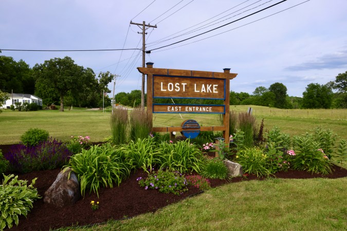 El presunto pistolero, Jonathon Gounaris, también resultó herido y fue operado en un hospital local, según un comunicado publicado en Facebook por el Departamento del Sheriff del condado de Ogle.