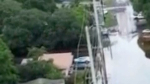 Florida espera más lluvias mientras millones de personas permanecen bajo alerta de inundaciones