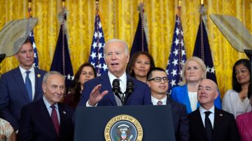 El presidente Biden dio a conocer dos órdenes ejecutivas sobre inmigración.