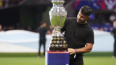 Argentina's former soccer player Sergio Aguero carries the Copa America trophy to the field ahead of a Group A soccer match between Argentina and Canada in Atlanta, Thursday, June 20, 2024. (AP Photo/Jason Allen)