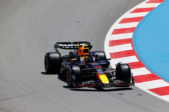 Sergio "Checo" Pérez necesita conseguir buenos resultados este sábado en la clasificación y el domingo en la carrera para empezar a salir de este mal momento por el que pasa.