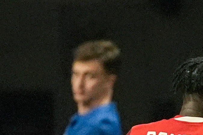 Moise Bombito marcando a Lionel Messi en alguno de los tantos momentos del encuentro entre Canadá y Argentina que abrió el telón de la Copa América Estados Unidos 2024.