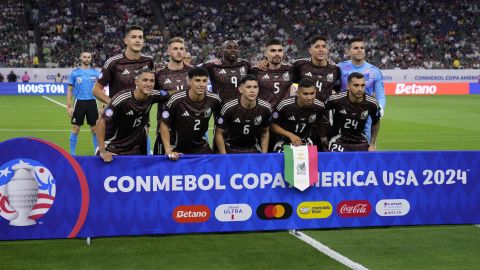 Mexico team pose for a group photo prior to prior to a Copa America Group B soccer match against Jamaica in Houston, Texas, Saturday, June 22, 2024. (AP Photo/Kevin M. Cox)