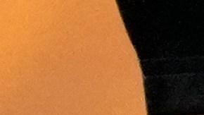 El capitán mexicano Edson Álvarez tendido en el terreno de juego luego de lastimarse el muslo de la pierna derecha.